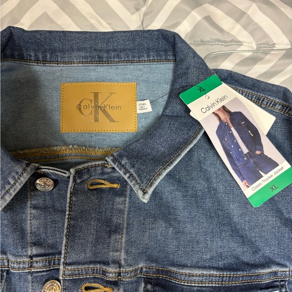Calvin Klein Denim Jacket Size XL NWT - Picture 4 of 8